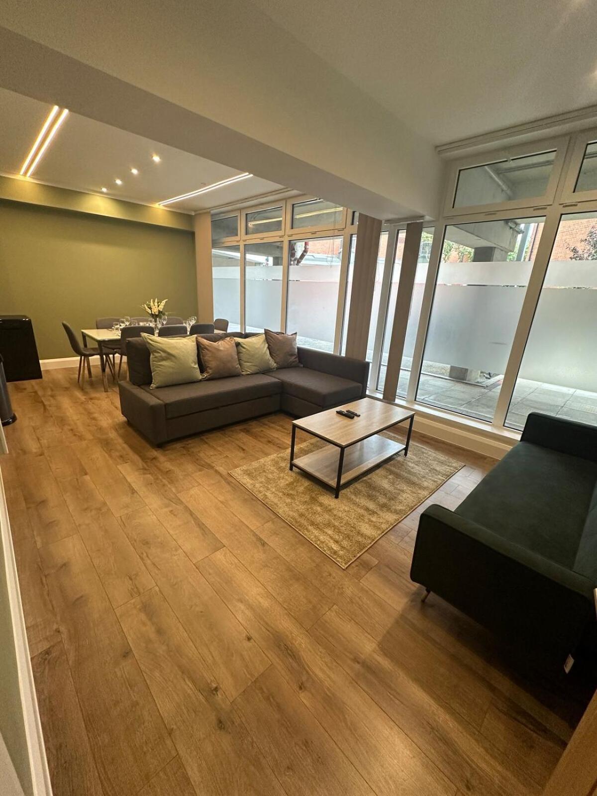 Apartment Luxurious & Spacious Modern 2bed Flat *