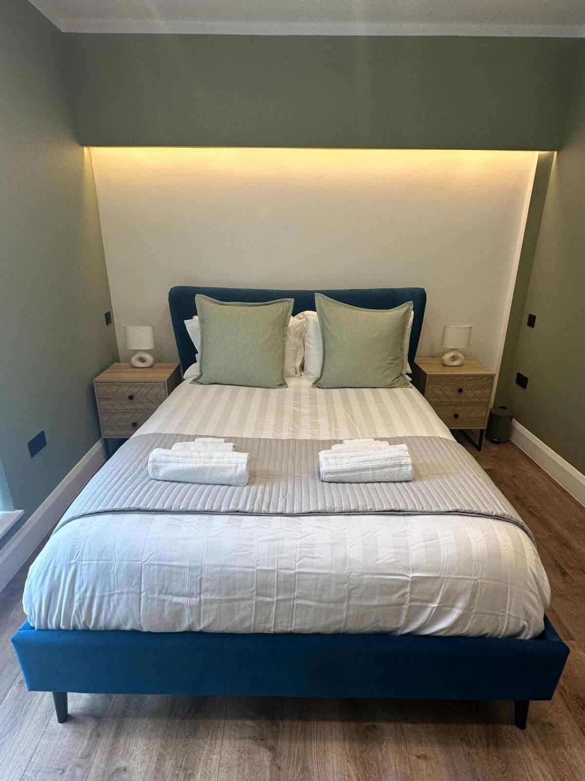 Luxurious & Spacious Modern 2bed Flat London