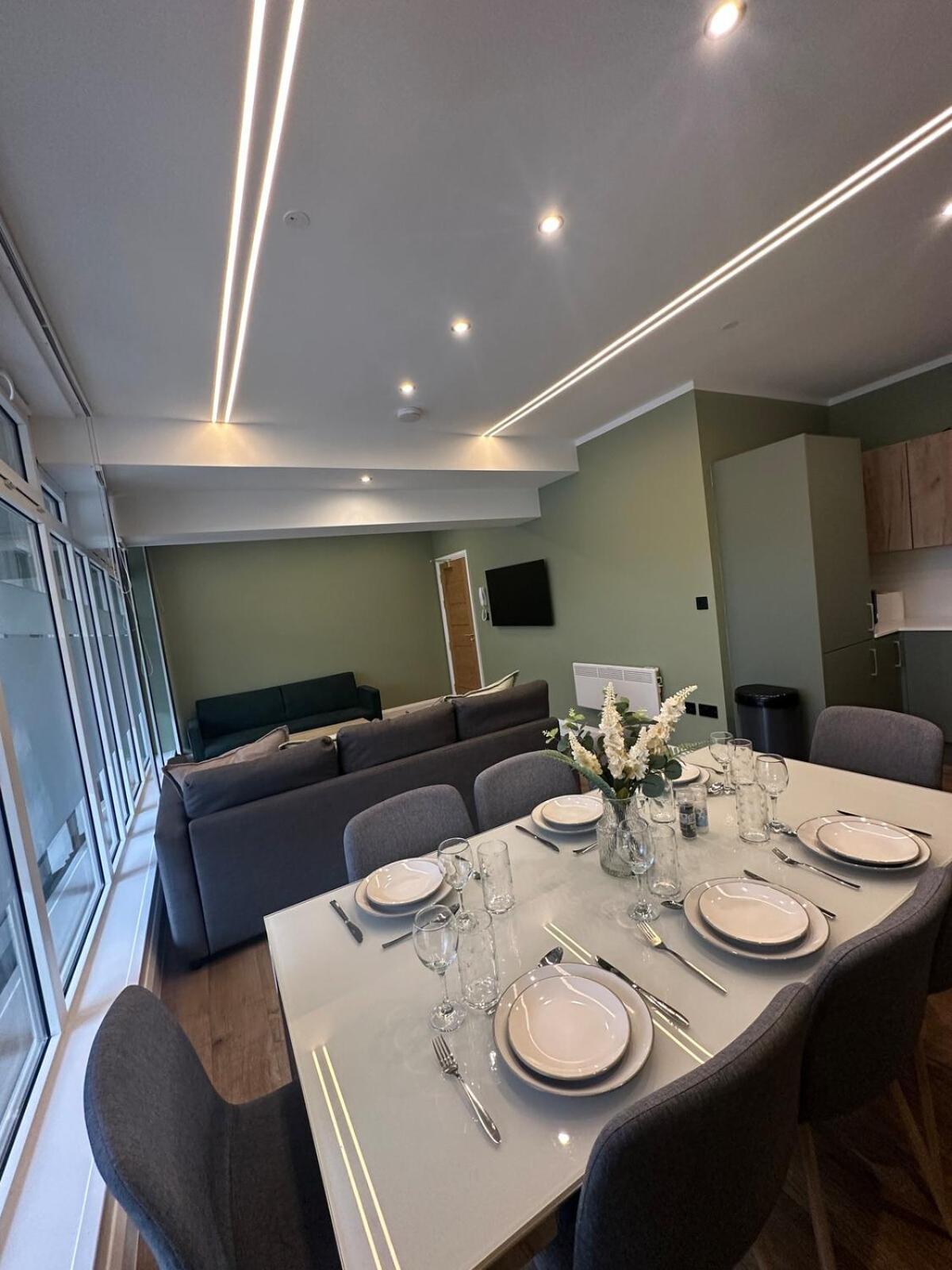 Luxurious & Spacious Modern 2bed Flat *