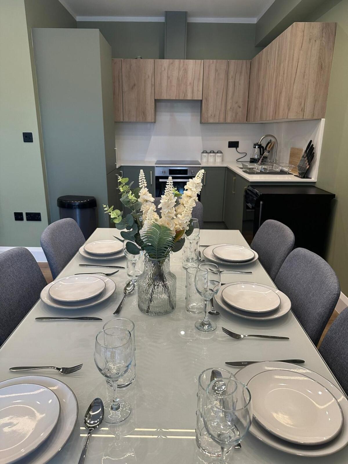 Luxurious & Spacious Modern 2bed Flat Apartment London