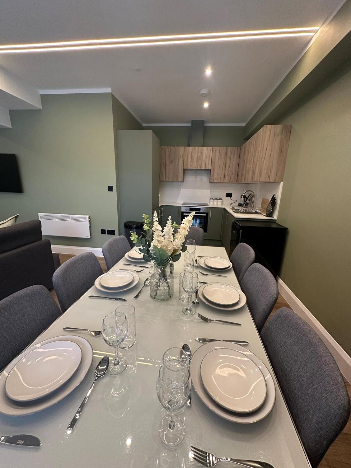 Luxurious & Spacious Modern 2bed Flat Apartment London