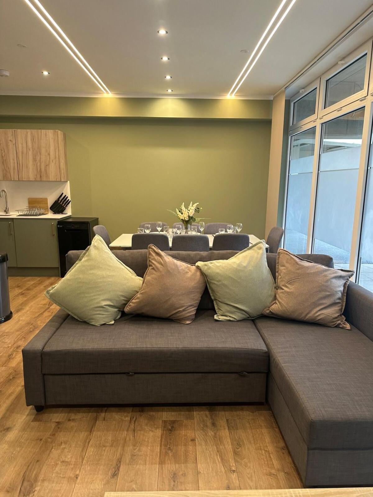Apartment Luxurious & Spacious Modern 2bed Flat *