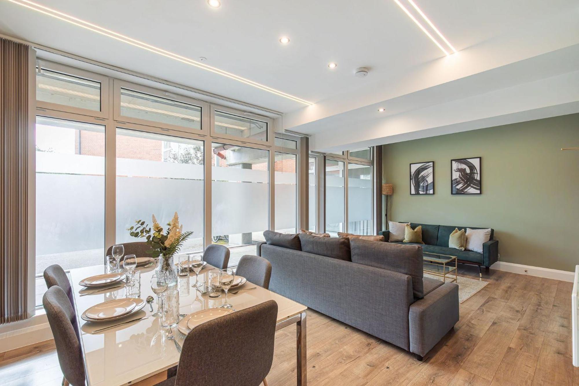 Luxurious & Spacious Modern 2bed Flat * London