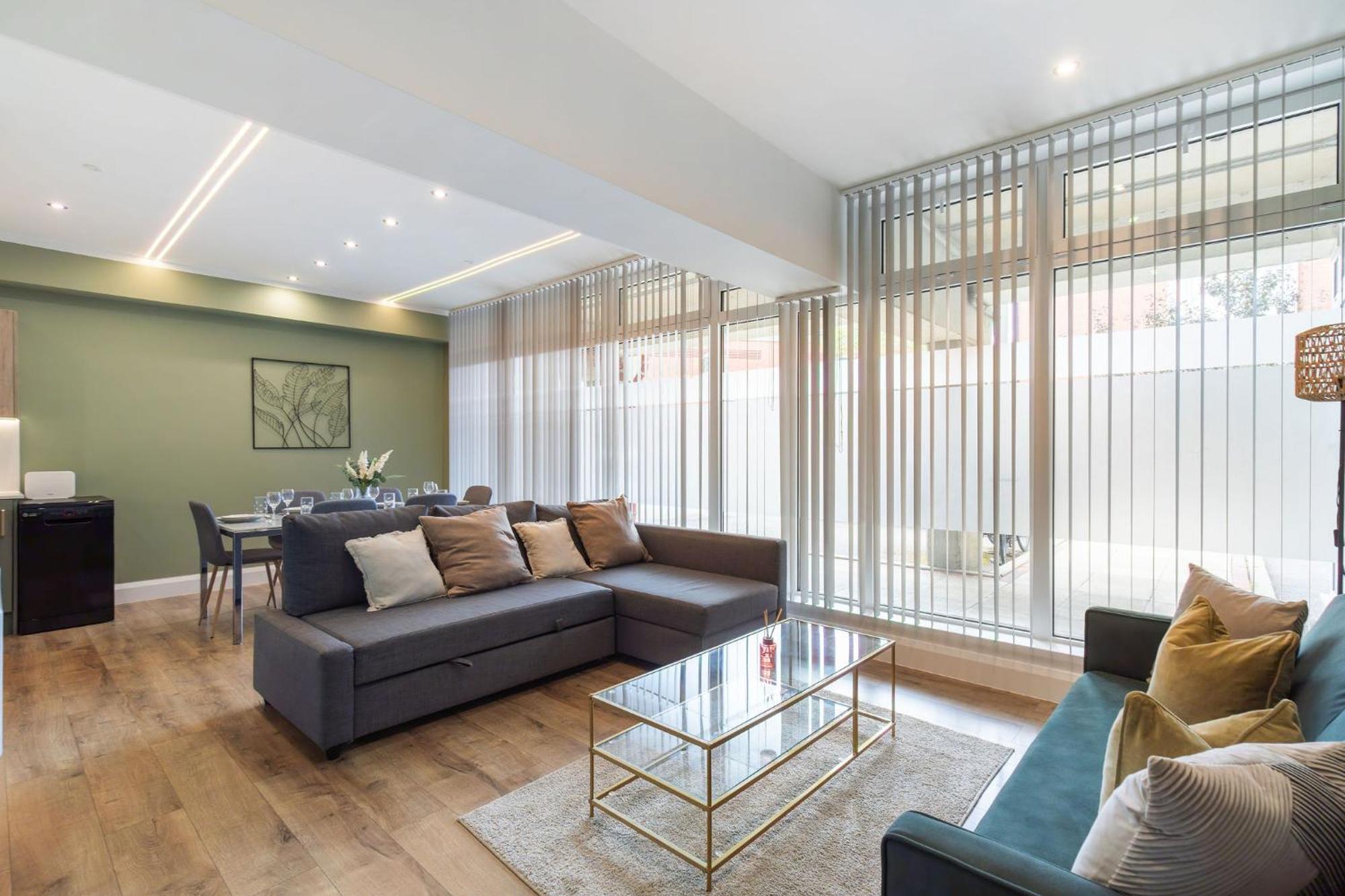 Luxurious & Spacious Modern 2bed Flat Apartment London