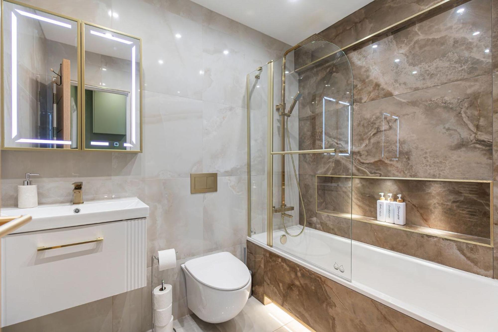 Luxurious & Spacious Modern 2bed Flat * London